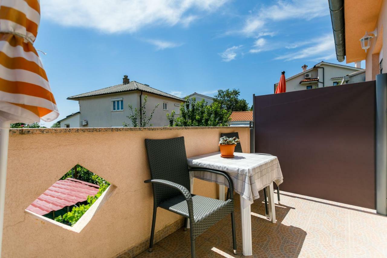 Holiday House Snjezana Krk Town Exterior foto