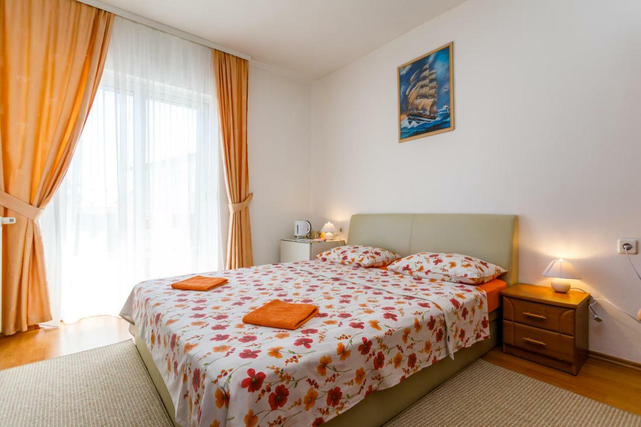 Holiday House Snjezana Krk Town Exterior foto