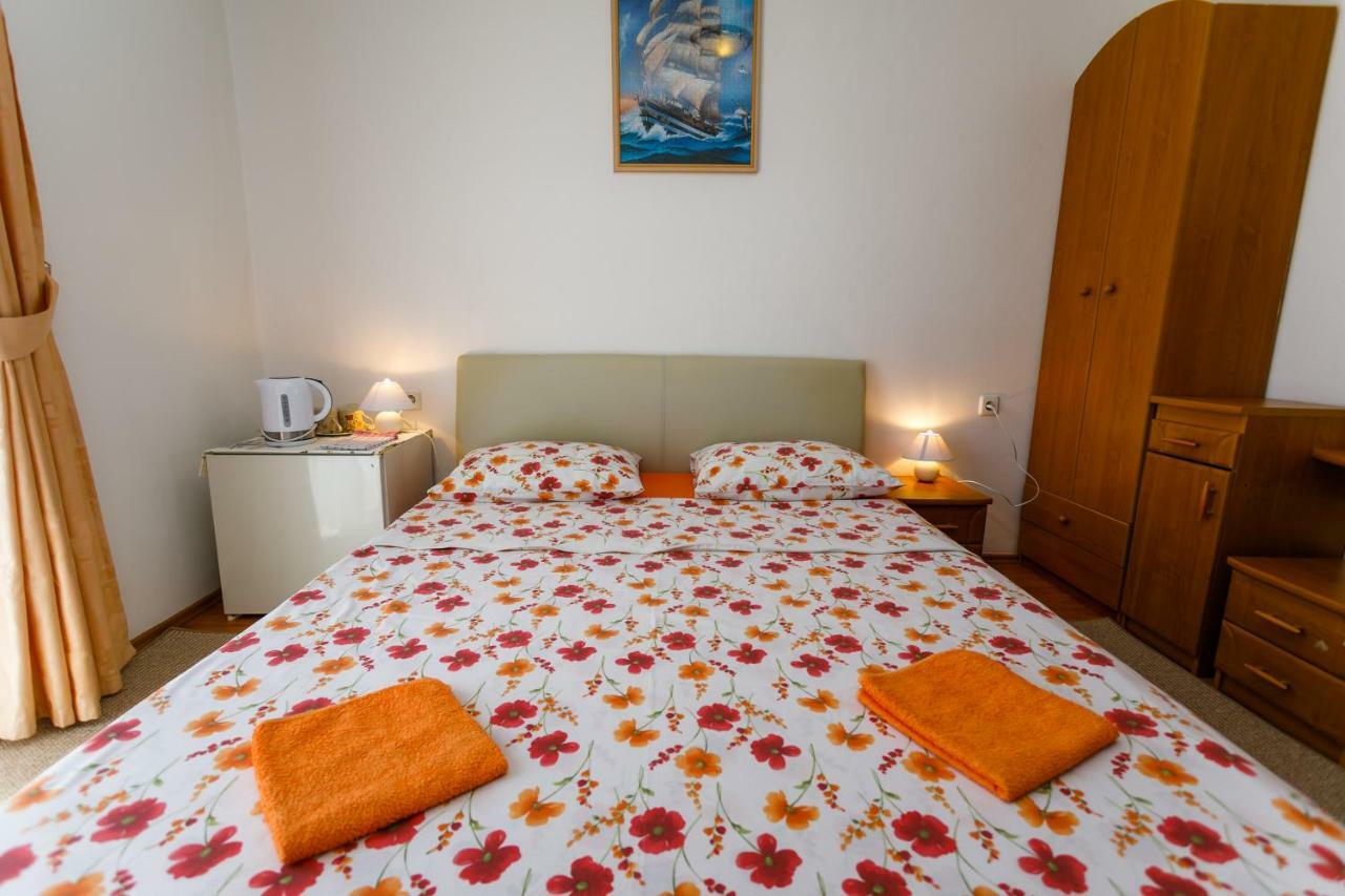 Holiday House Snjezana Krk Town Exterior foto